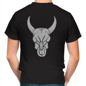 Kaos Banteng tato yang digambar tangan putih