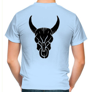 Kaos Banteng tato yang digambar tangan hitam